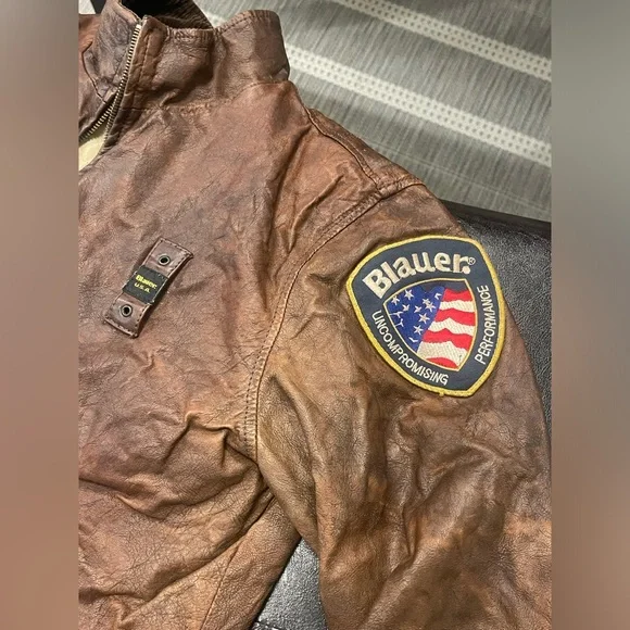 Vintage Blauer women distressed leather bomber flight jacket L, will fit a S/M - Picture 4 of 11